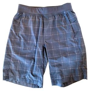 Men Lululemon Medium pacer shorts